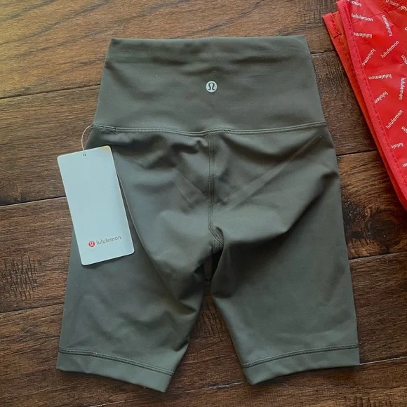 Green Lululemon Athletica Shorts (SIZE 2) New w/ Tags + Bag - Picture 3 of 5